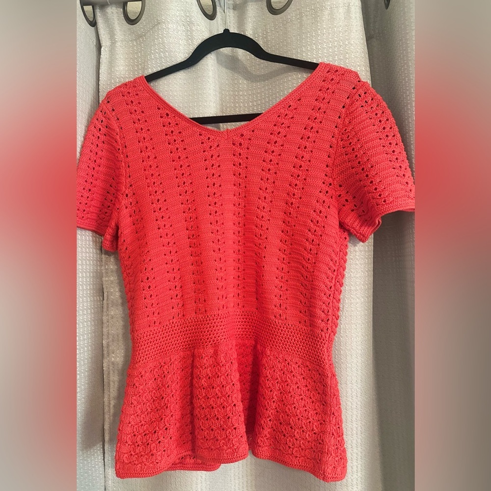 NWOT Women’s TALBOTS DOUBLE-V CROCHET PEPLUM SWEATER Coral Short Sleeve Size S. - Picture 8 of 8